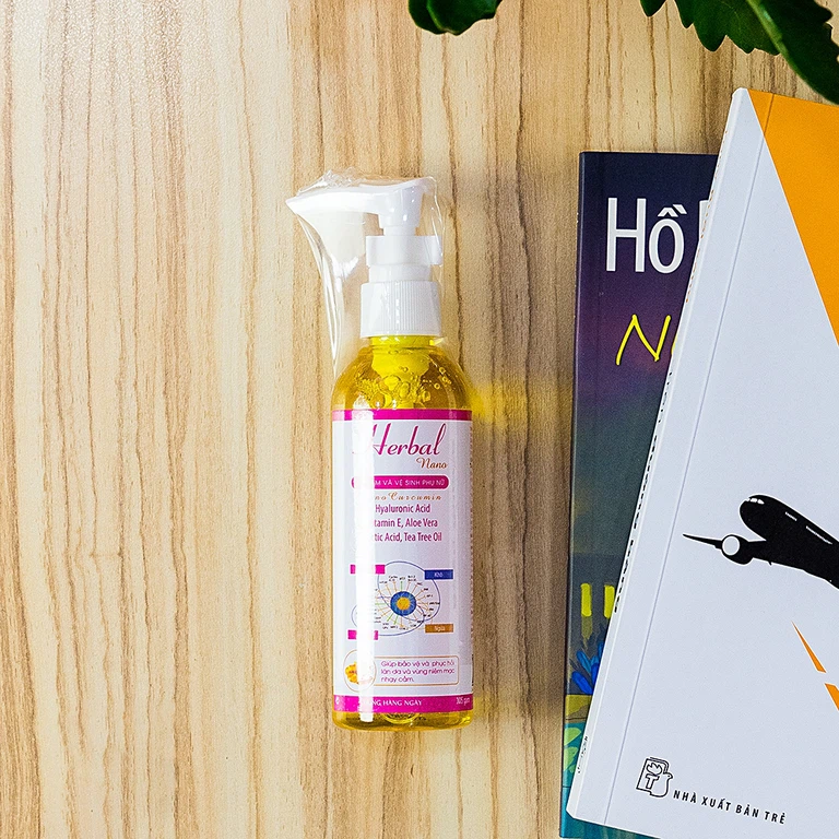 Gel tắm và vệ sinh phụ nữ Herbal Nano Vinapharma giúp làm sạch, kháng viêm (105ml)