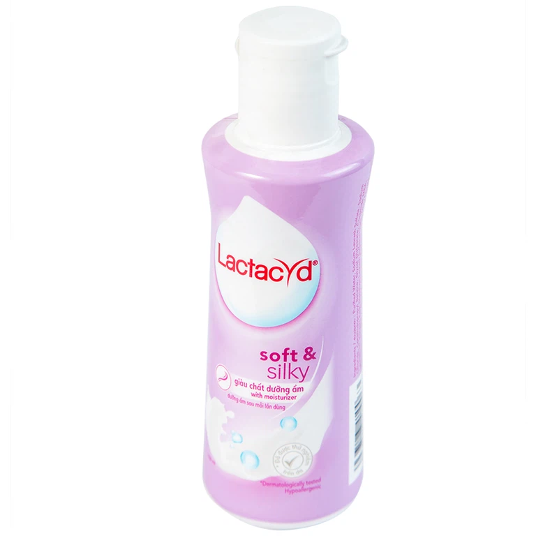 Dung dịch vệ sinh phụ nữ Lactacyd Soft And Silky hỗ trợ dưỡng ẩm, ngăn ngừa khô rát (150ml)