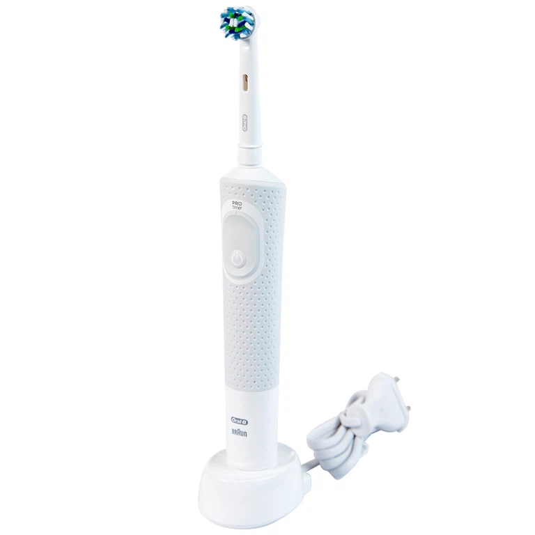 Bàn chải đánh răng điện Oral-B Vitality CrossAction White D100.413.1 loại bỏ được mảng bám và vết ố trên răng