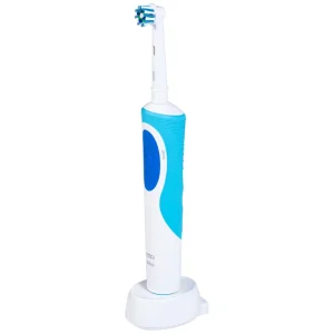 Bàn chải đánh răng điện Oral-B Vitality Crossaction Blue làm sạch mảng bám trên răng