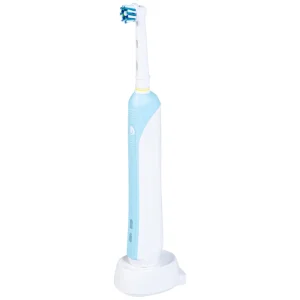 Bàn chải đánh răng điện Oral-B Pro 500 Crossaction loại bỏ các mảng bám và vết ố trên răng