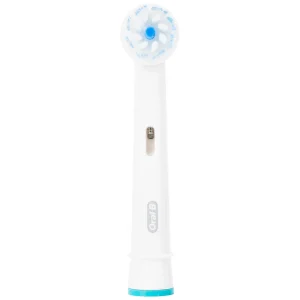 Đầu chải răng người lớn Oral-B Ultrathin EB60 hỗ trợ làm sạch các mảng bám cứng đầu trên răng, chăm sóc nướu răng