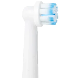 Đầu chải răng người lớn Oral-B Ultrathin EB60 hỗ trợ làm sạch các mảng bám cứng đầu trên răng, chăm sóc nướu răng