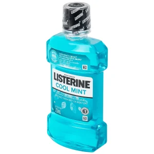 Nước súc miệng Listerine Cool Mint bảo vệ khoang miệng suốt 24h khỏi vi khuẩn hôi miệng, mảng bám, viêm nướu (250ml)